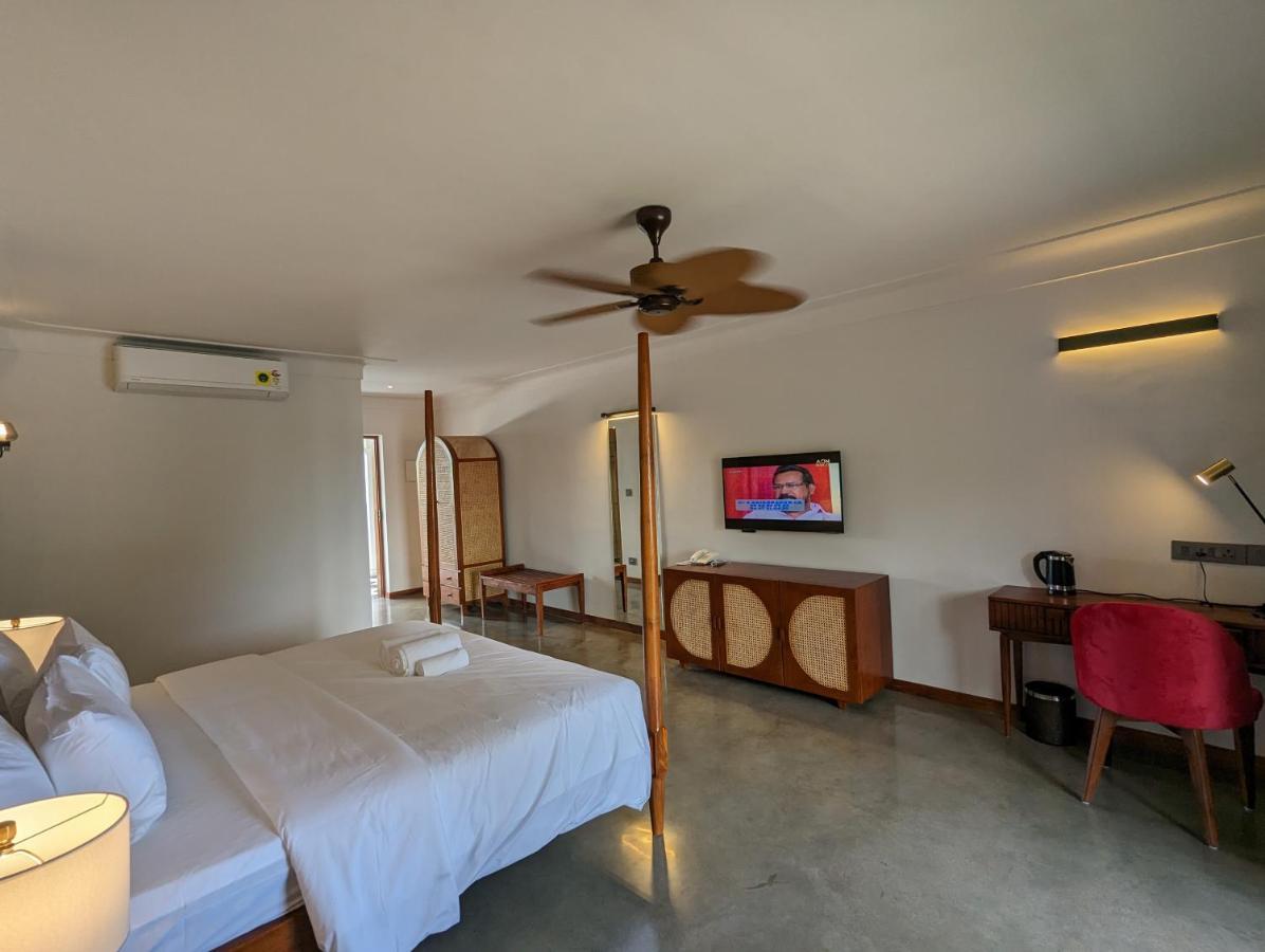 Prasanthi Hotel Коллам Экстерьер фото