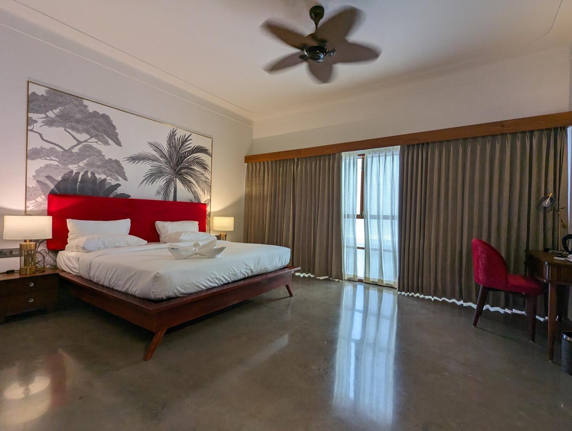Prasanthi Hotel Коллам Экстерьер фото